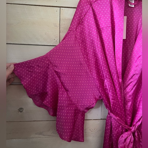 NWT Victorias Secret Short Pink Polka Dot Satin Robe XS/S - Picture 2 of 6